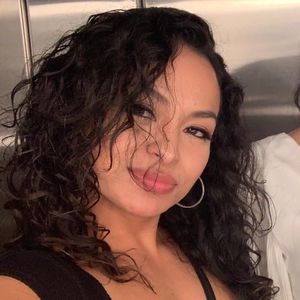 Meet your Posher, Valeria